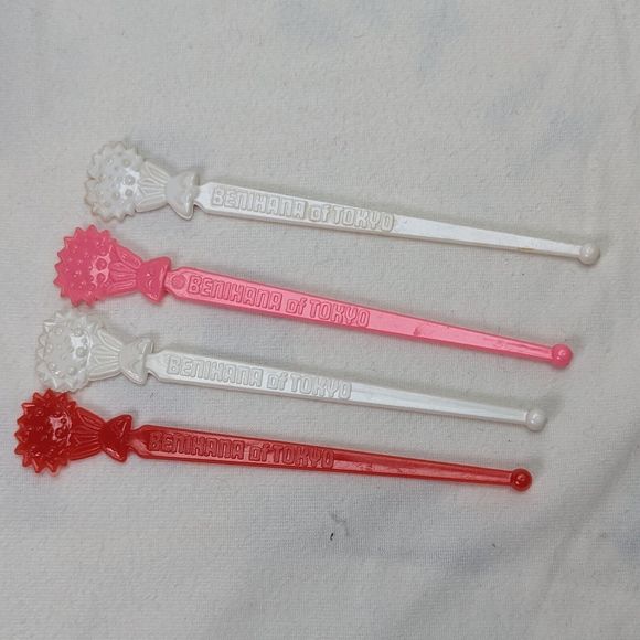Vintage Benihana Of Tokyo Restaurant Swizzle Sticks 2 White 1 Red Pink Lot of 4 - Picture 2 of 3